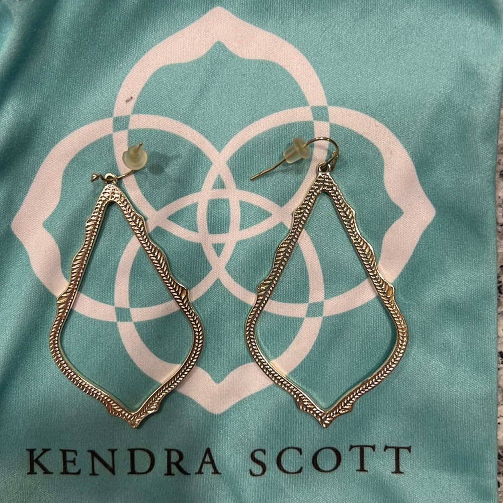 Kendra Scott earring